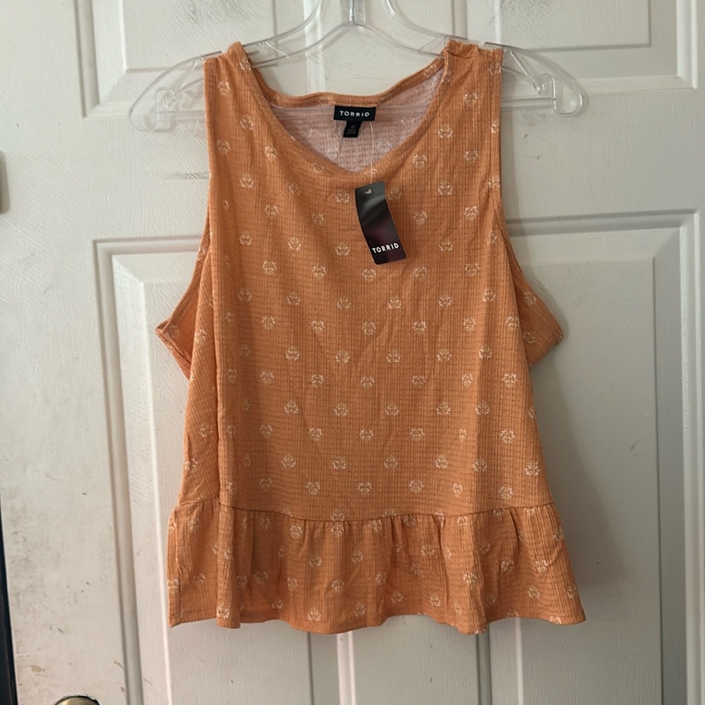 TORRID TEXTURE KNIT RUFFLE CROP TOP: PEACH BLOOM: NEW WITH TAGS: SIZE 0 (L)